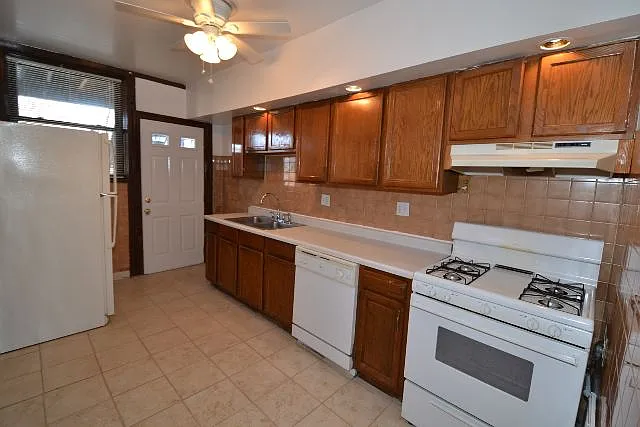 2 bed, 1000 sqft, $2,995 — Photo 1