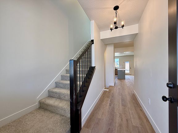 5th image of 2942 N Aberdeen Dr