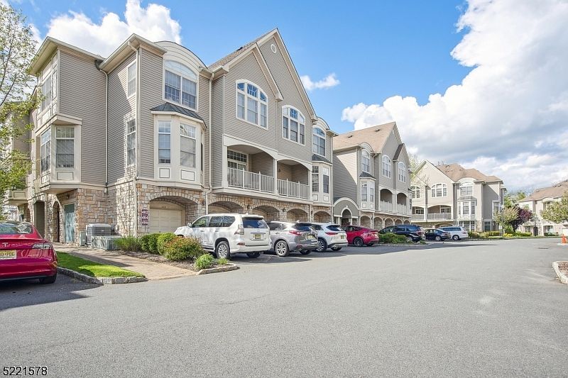 1st image of 404 Kensington Ln