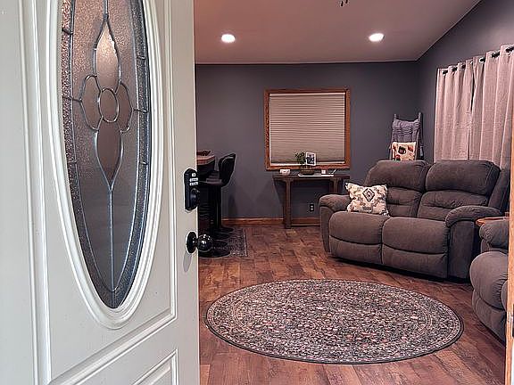 3rd image of 1022 Circle Dr