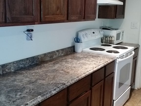 4th image of 904 S 11th St