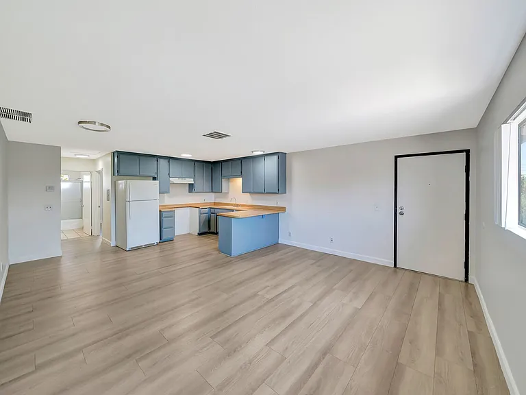 6003 Craner Ave #4 — Photo 4