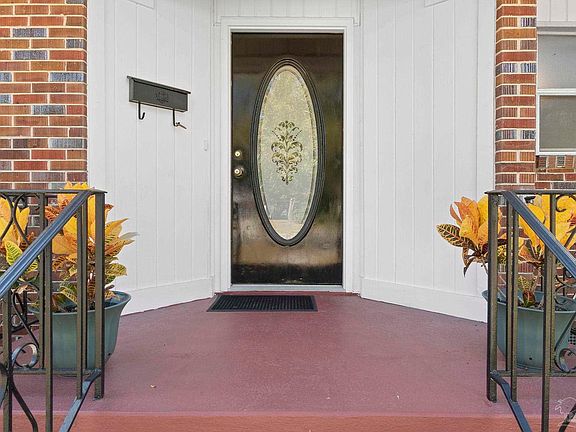 4th image of 2027 Copley Dr