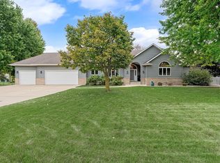 1565 Dell Pl, Owatonna, MN 55060