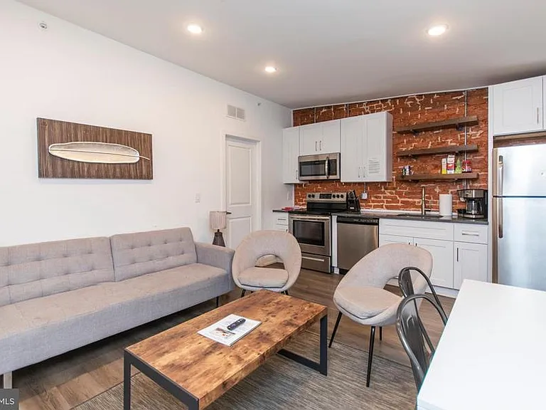 2817 W Girard Ave #3 — Photo 1
