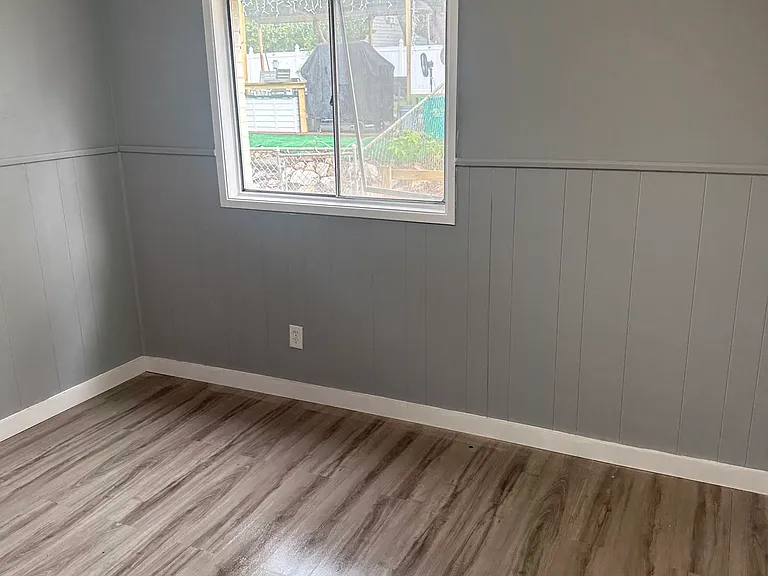 1303 Barnard Dr — Photo 4