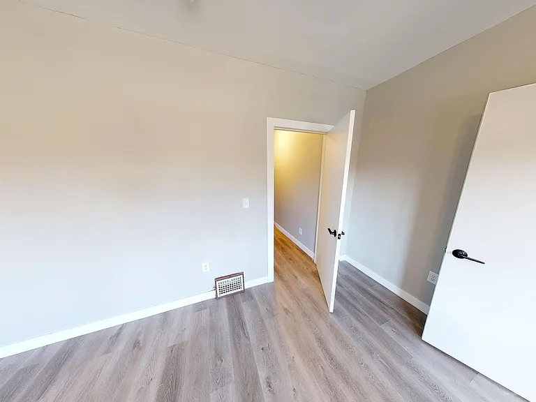7926 Lorain Ave — Photo 4