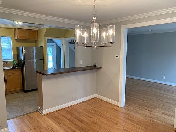 Dining room (open concept)