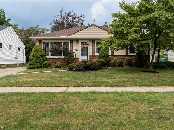 6300 Mandalay Dr, Parma Heights, OH 44130