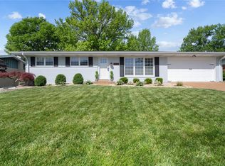 8941 Manda Ln, Saint Louis, MO