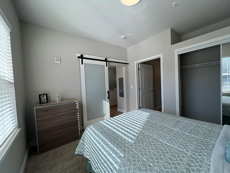 Water's Edge Apartments — Photo 20