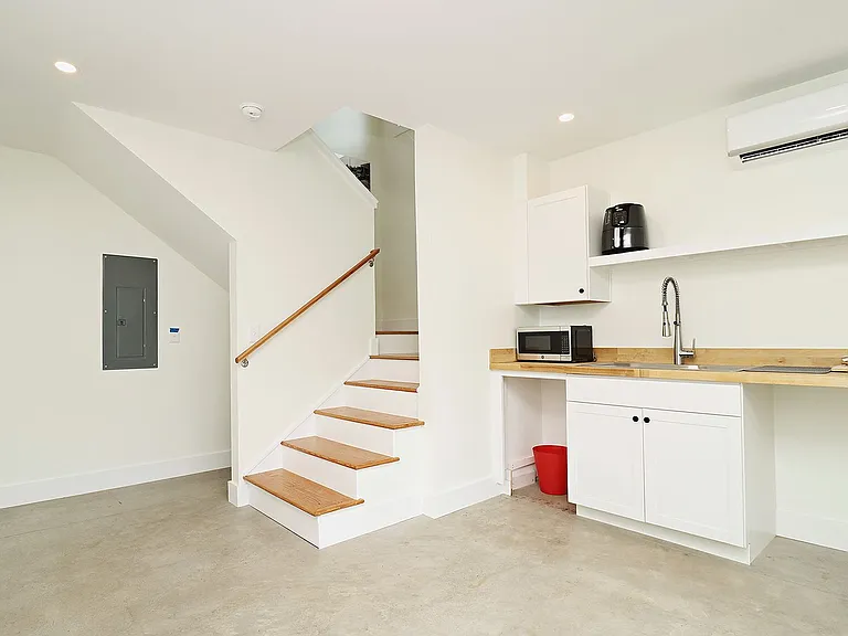513 12th St NW #B — Photo 4