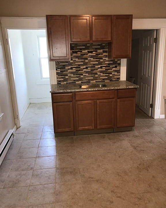 2nd image of 4 Franklin St #2