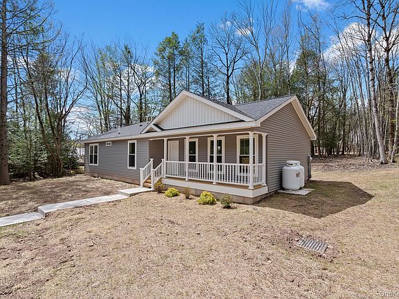 4th image of 45 Pinehurst Drive W