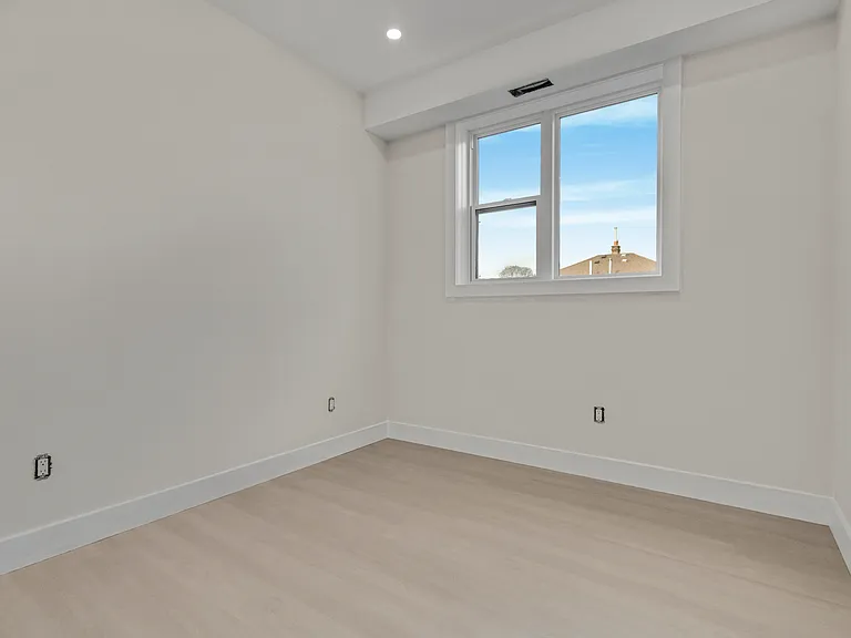 625 Harvie Ave #1 — Photo 7