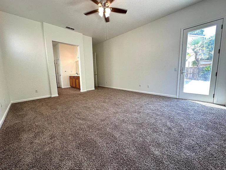 3545 Laguna Ct — Photo 3