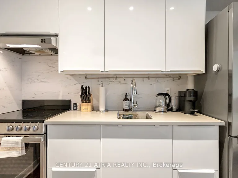 210 Victoria St #807 — Photo 6