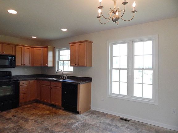 3rd image of 29 Willard Ct