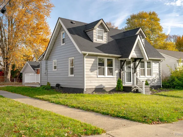 22503 Clairwood St, Saint Clair Shores, MI 48080