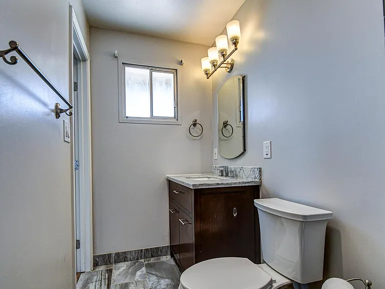 1039 E Geneva Dr — Photo 23