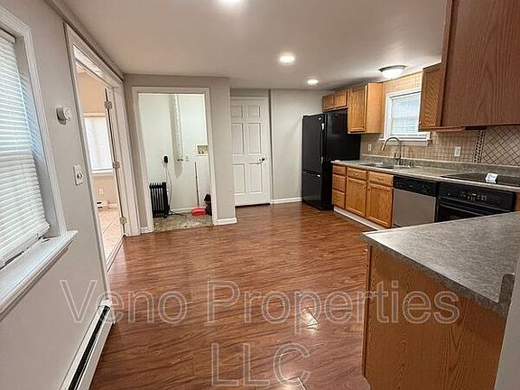 3rd image of 5 Lansing Rd