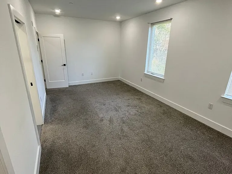 85 E Sharpnack St — Photo 24