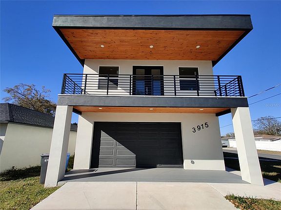 2nd image of 3915 W Robson St