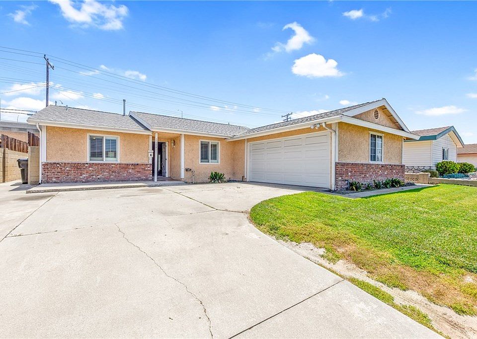 2nd image of 5242 Christal Ave