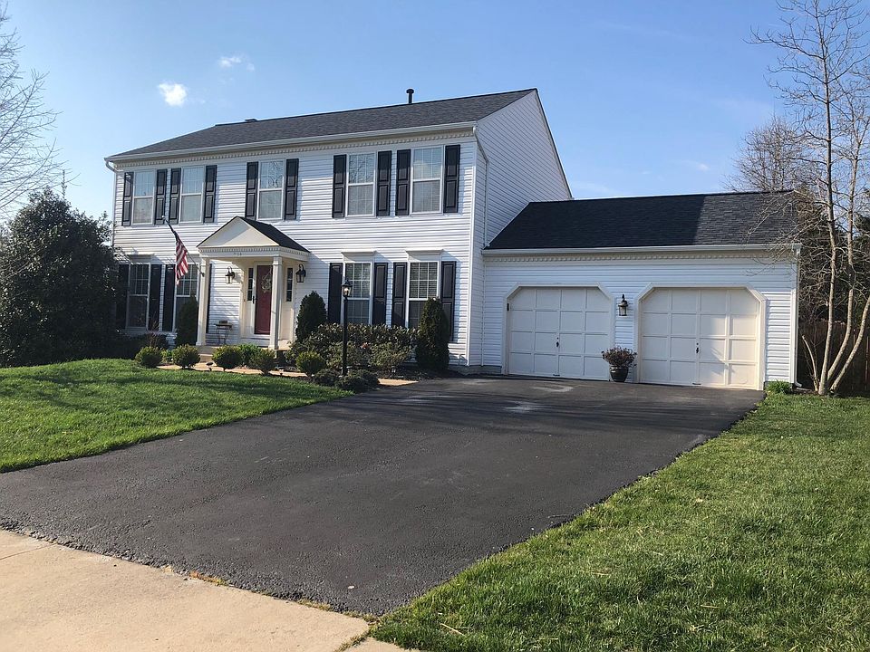 1st image of 14 Brittany Ln
