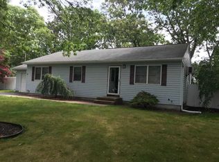 205 Lexington Rd, Shirley, NY 11967