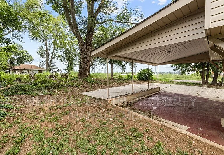 2320 Court R — Photo 19