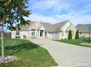 9742 W Prairie Grass Way, Franklin, WI 53132