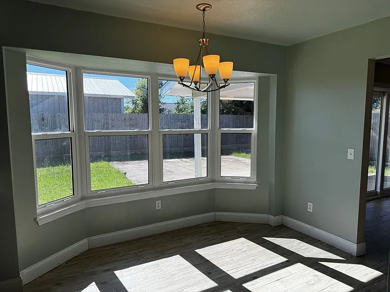 907 Lee Ct — Photo 5