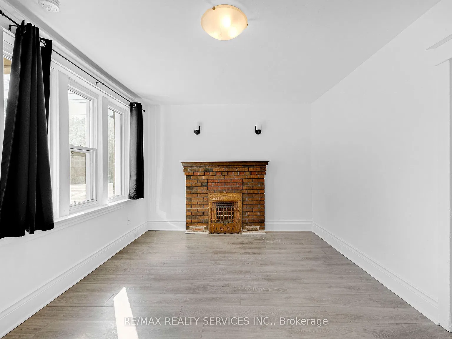 5 Fairholt Rd N — Photo 3