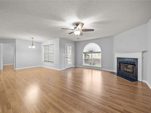 4th image of 213 Ivy Glen Ct