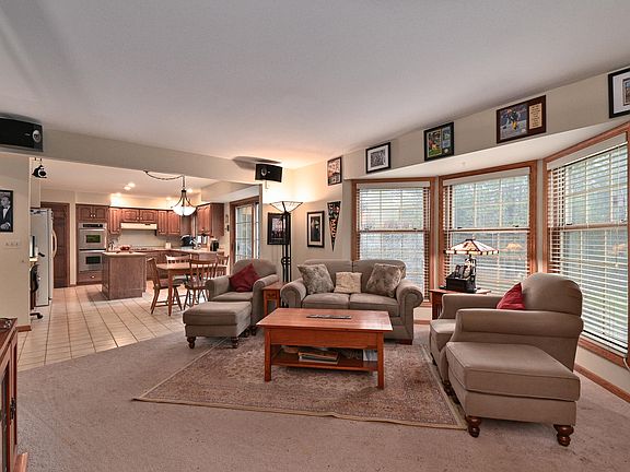 3rd image of 10302 N Kenilworth Cir