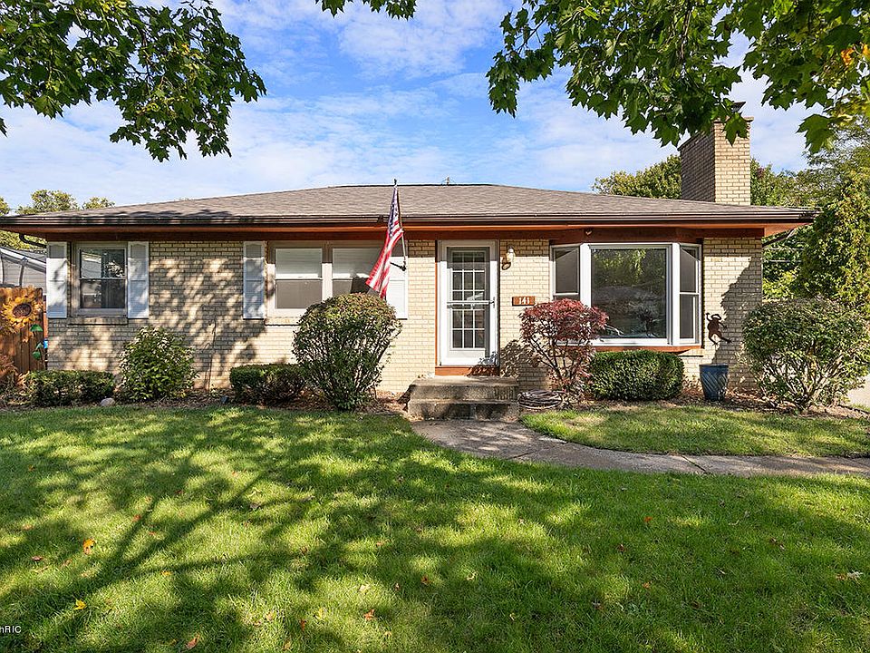 1st image of 141 Pershing Dr NE