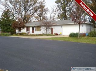 8 Western Oaks Dr, Orion, IL 61273