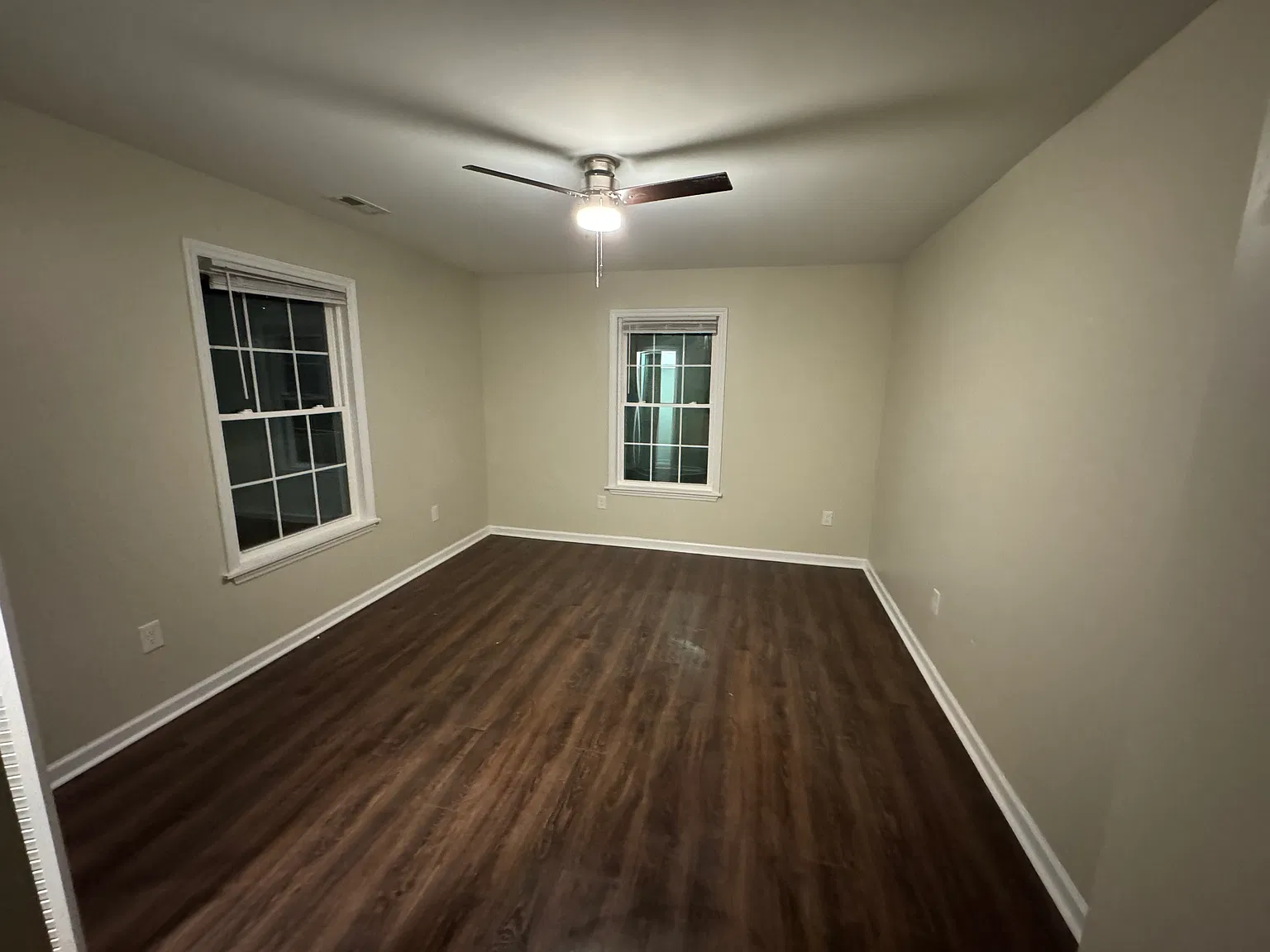 2 bed, 945 sqft, $1,550 — Photo 2