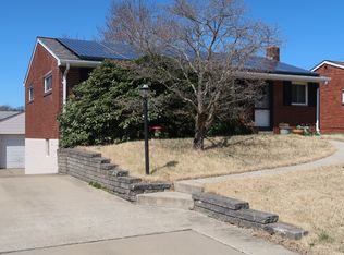 548 Lebanon Manor Dr, West Mifflin, PA