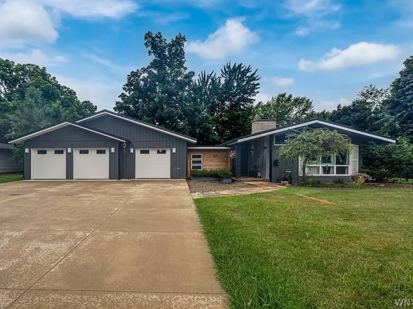 1571 Lakeview Rd, Lake View, NY 14085