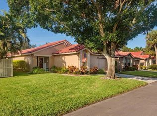 526 Saint Tropez Cir NE, Saint Petersburg, FL 33703