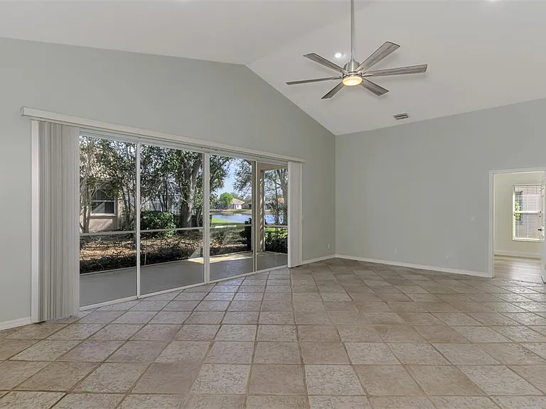 5271 Highbury Cir — Photo 14