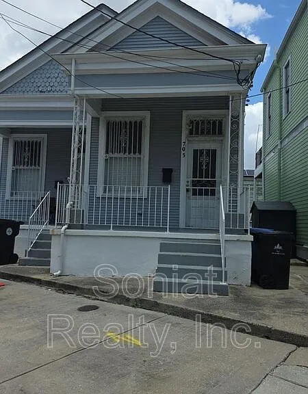 705 Felicity St — Photo 2