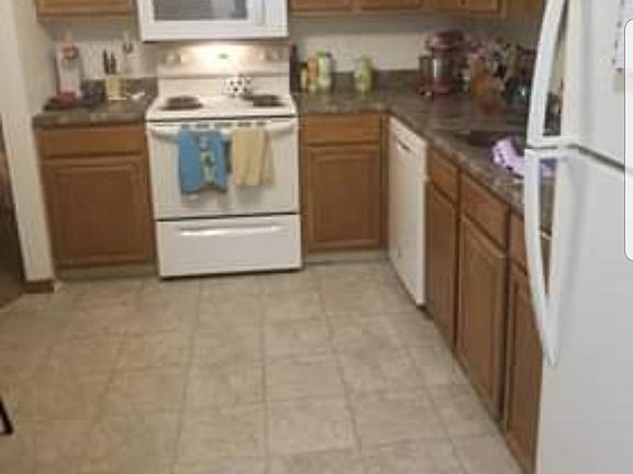 3rd image of 1004 SE Belmont Dr APT 32