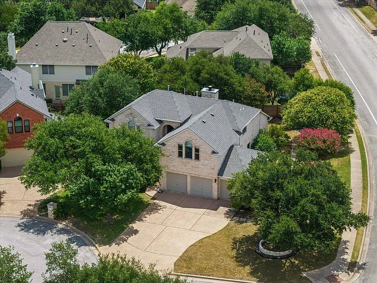 5301 Deerwood Ln — Photo 33
