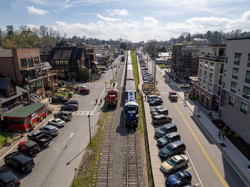 Downtown Blue Ridge, walking distance from apartments