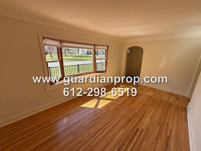 2202 Saint Croix St — Photo 2