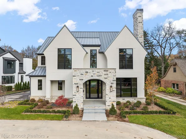 327 Arlington St, Birmingham, MI 48009