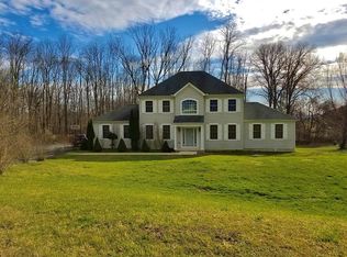 81 Summerfield Dr, Mount Bethel, PA 18343